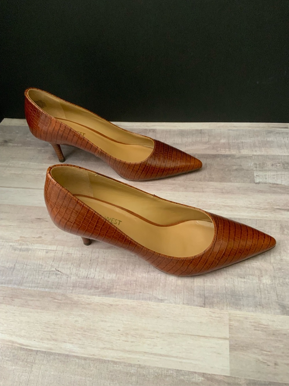 Leather Womenβs Pumps